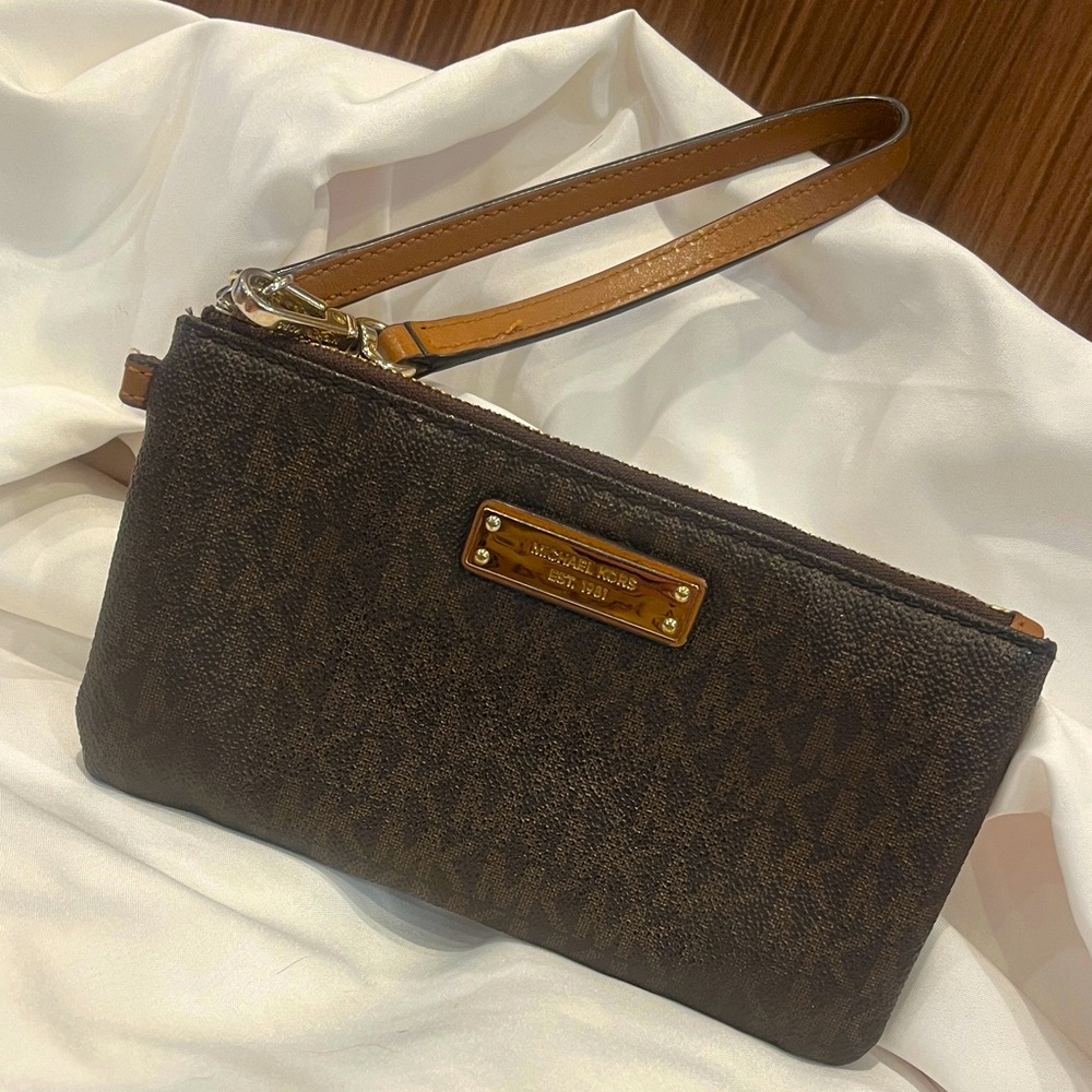 Michael Kors Wristlet